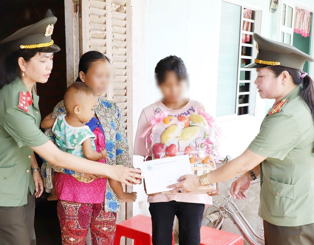 Giải cứu kịp thời 3 cô gái ở Sóc Trăng bị lừa bán sang Trung Quốc- Ảnh 1.