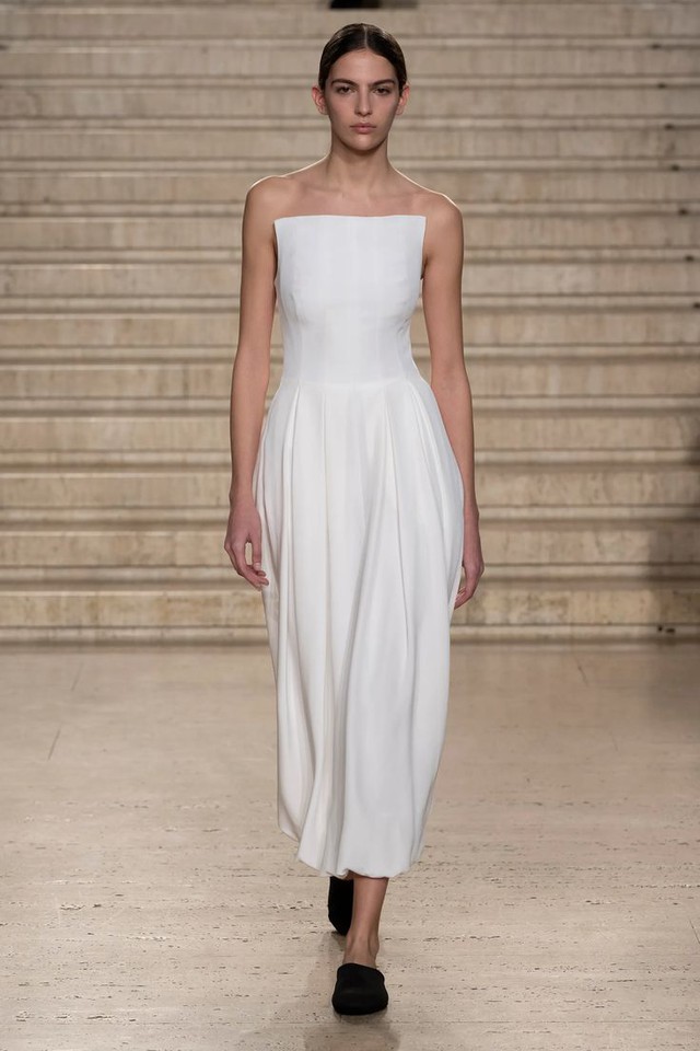 Váy trắng dáng rộng - thiết kế lý tưởng của tủ thời trang mùa hè- Ảnh 5.