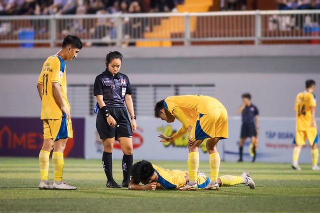 Nữ trọng tài điều hành giải Thanh Niên sinh viên Việt Nam nhận vinh dự đặc biệt từ AFC- Ảnh 5.