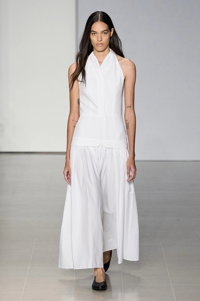 Váy trắng dáng rộng - thiết kế lý tưởng của tủ thời trang mùa hè- Ảnh 3.