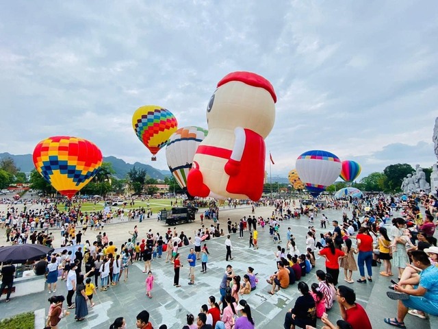 Nhiều phi công nước ngoài tham gia lễ hội khinh khí cầu quốc tế Tuyên Quang- Ảnh 3.