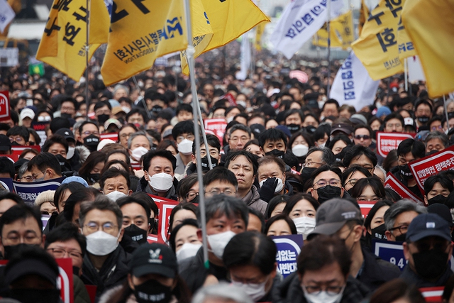 Hàng chục ngàn bác sĩ Hàn Quốc biểu tình- Ảnh 1.