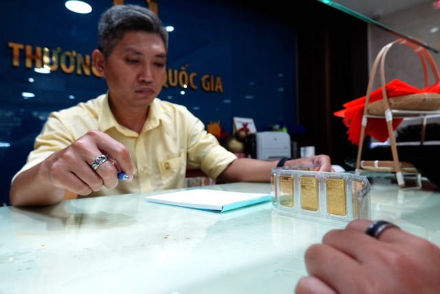 Gi&aacute; v&agrave;ng h&ocirc;m nay 26.2.2025: - Ảnh 1.