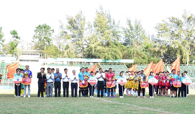 Tinh thần fair-play lan tỏa khắp miền Tây- Ảnh 2.