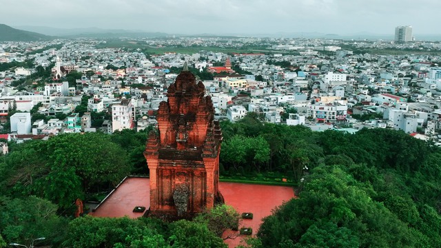 Phú Yên phấn đấu trở thành tỉnh phát triển theo hướng hiện đại và bền vững- Ảnh 2.