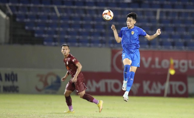 Đội tuyển Việt Nam: Tiền đạo ghi bàn nhỏ giọt, ông Troussier chắc hẳn sẽ âu lo- Ảnh 3.