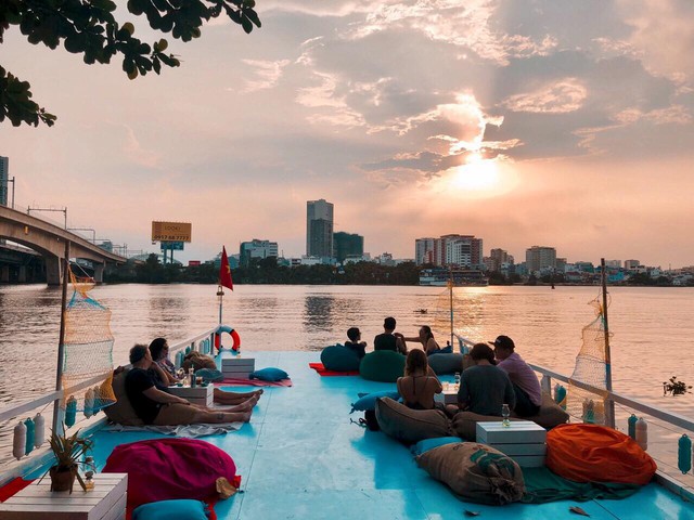 Khám phá 5 quán cà phê view sông Sài Gòn cực chill dành cho giới trẻ- Ảnh 2.