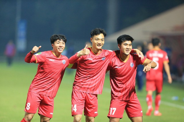 Đội Đà Nẵng ‘lừng lững’ vô địch lượt đi, Phú Thọ lập ‘kỷ lục’ thẻ đỏ - Ảnh 3.