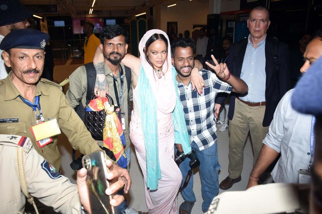 Rihanna gây thất vọng khi hát ở tiệc cưới con trai tỉ phú Ấn Độ- Ảnh 1.