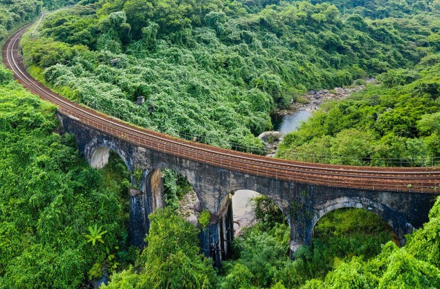 Du khách Đà Nẵng, Thừa Thiên - Huế sắp có tàu lửa du lịch ngắm cảnh đẹp- Ảnh 1.