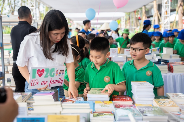 Hội sách lớn nhất TP.Vinh tưng bừng khai mạc- Ảnh 3.