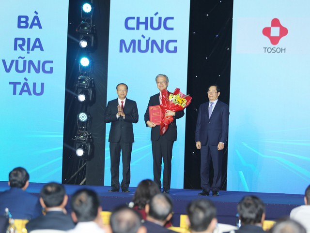 Bà Rịa - Vũng Tàu trao giấy chứng nhận đầu tư hàng loạt dự án 