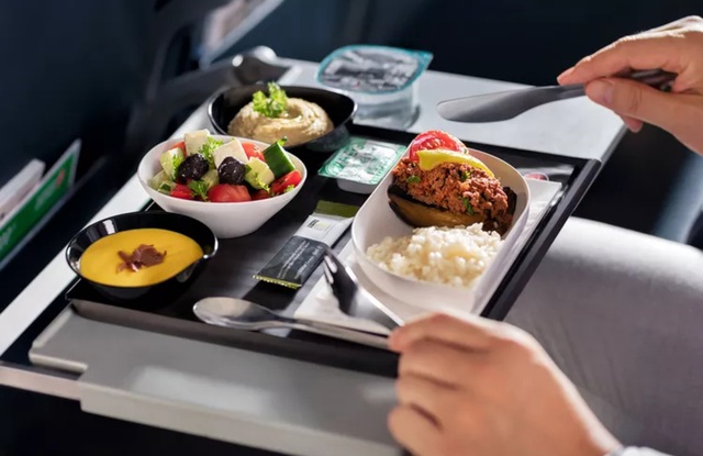 Hành khách thường cảm thấy đồ ăn trên máy bay không ngon