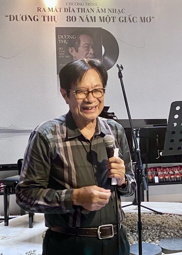 Nhạc sĩ Dương Thụ nay mới có album riêng với đĩa than '80 năm một giấc mơ'- Ảnh 9.