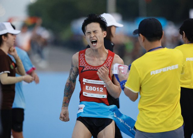 Nguyễn Thị Oanh ‘vô đối’, nhiều cuộc đua ‘song mã’ xuất hiện ở giải Tiền Phong marathon- Ảnh 6.