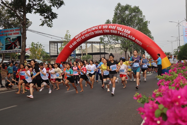 Bình Phước: Hơn 1.000 người tham gia chạy vì sức khỏe toàn dân- Ảnh 4.