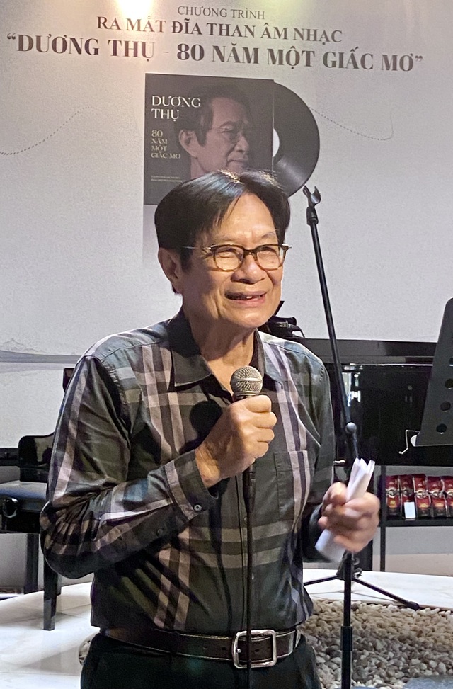 Nhạc sĩ Dương Thụ nay mới có album riêng với đĩa than '80 năm một giấc mơ'- Ảnh 2.