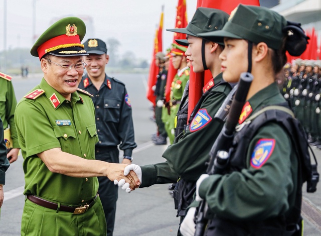 Những màn trình diễn mãn nhãn của hơn 5.000 cảnh sát cơ động - Ảnh 8.