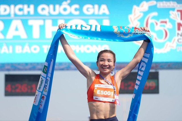 Nguyễn Thị Oanh ‘vô đối’, nhiều cuộc đua ‘song mã’ xuất hiện ở giải Tiền Phong marathon- Ảnh 2.