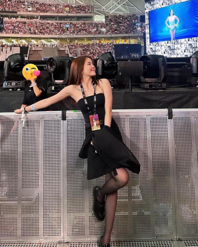 Diện thiết kế Việt dự concert Taylor, Lisa tiết lộ giá trị thực khiến fan choáng váng- Ảnh 9.