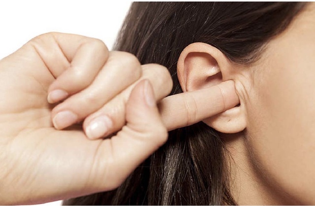 Bác sĩ nêu nguyên nhân thói quen ngoáy tai có thể ảnh hưởng đến thính lực- Ảnh 2.