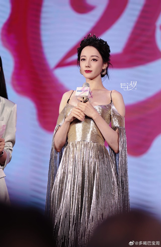 Chiếc váy của Nhiệt Ba giúp cô nàng lên top từ khóa được tìm nhiều nhất Weibo
 - Ảnh 6.