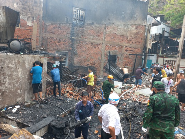 Kiên Giang: Cháy lớn trên đảo Nam Du- Ảnh 1.