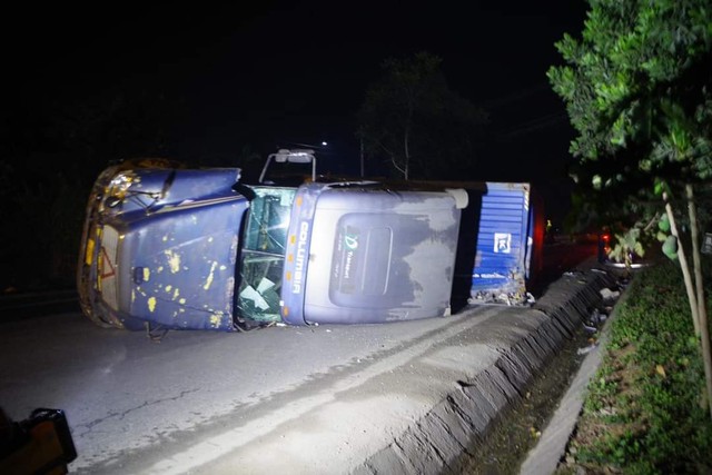 Xe container không làm chủ tốc độ trong vụ tai nạn làm 10 người thương vong- Ảnh 2.
