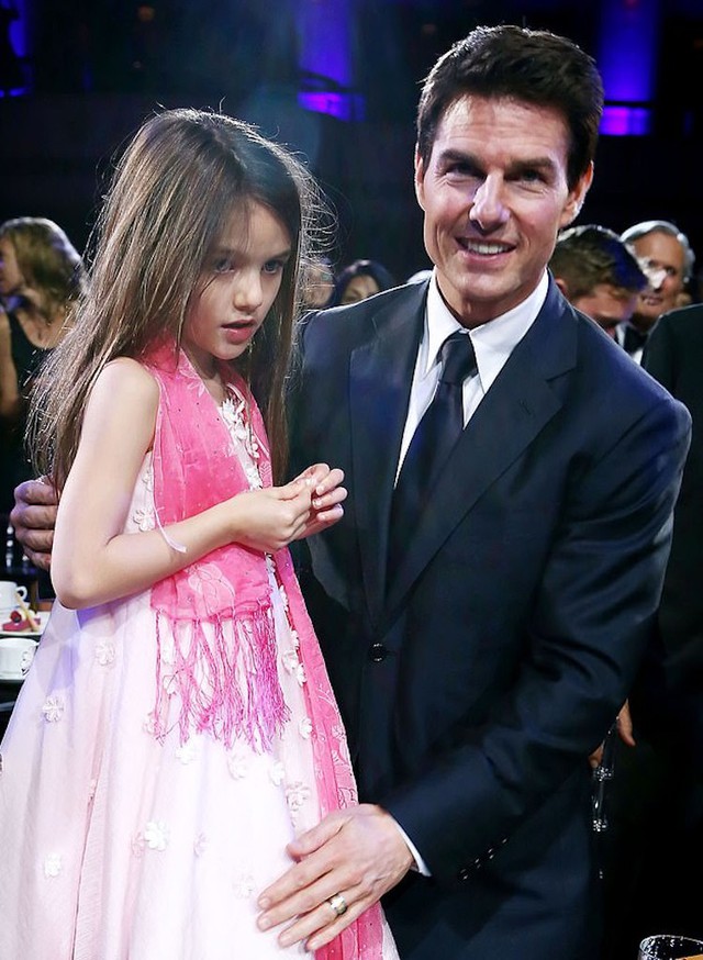 Tom Cruise ngừng trợ cấp 10 tỉ đồng/năm, con gái Suri sẽ ra sao?- Ảnh 4.