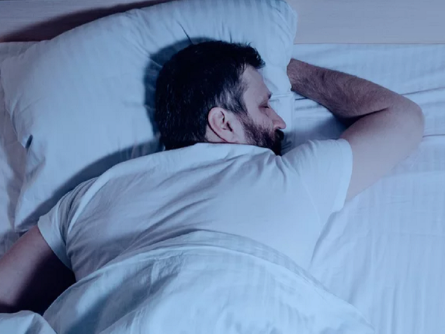 Vì sao ngủ nằm sấp lại gây đau mỏi khi thức dậy?- Ảnh 1.
