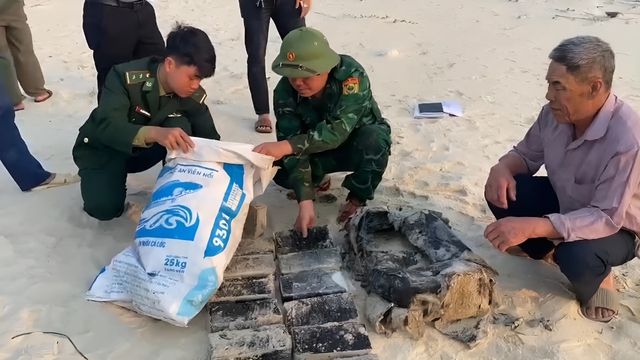 Quảng Bình: Phát hiện 20 kg ma túy ở bờ biển- Ảnh 1.