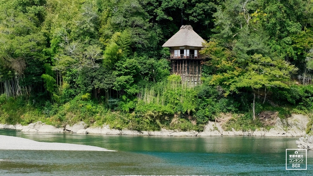 Phòng trà Furoan duyên dáng bên bờ sông Hiji. Nguồn ảnh: Ehime Box Content