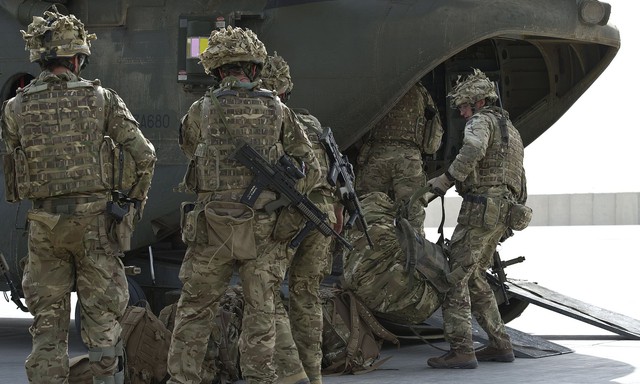 5 lính biệt kích Anh bị bắt về cáo buộc phạm tội ác chiến tranh ở Syria- Ảnh 1.