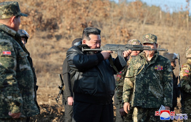 Ông Kim Jong-un ra lệnh quân đội sẵn sàng chiến tranh sau cảnh báo mới- Ảnh 1.