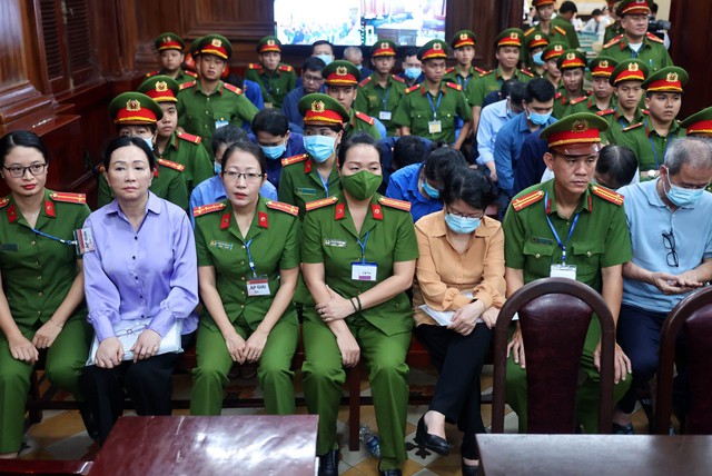 Các bị cáo trong phiên xử sơ thẩm vụ án Trương Mỹ Lan - Vạn Thịnh Phát