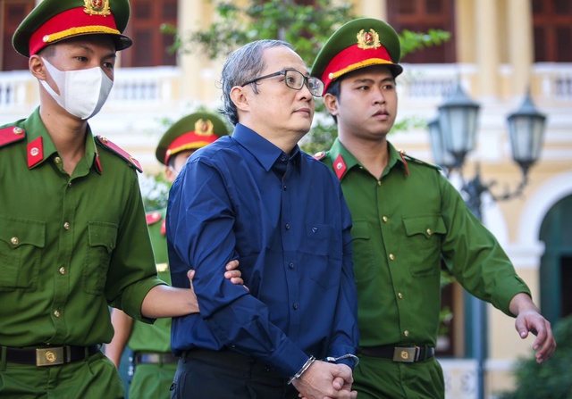 Tiếp tục truy tố cựu Giám đốc Bệnh viện TP.Thủ Đức Nguyễn Minh Quân- Ảnh 1.