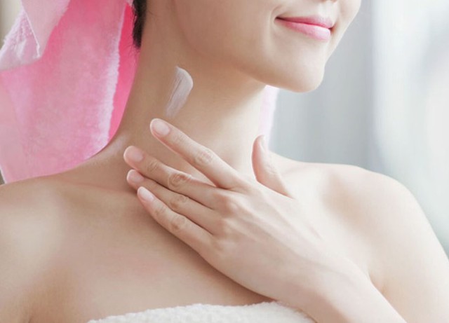 Top 5 kem chống nhăn vùng cổ 3 ngấn trắng ngần, tươi trẻ được mua nhiều- Ảnh 2. Top 5 kem chống nhăn vùng cổ 3 ngấn trắng ngần, tươi trẻ được mua nhiều- Ảnh 2.
