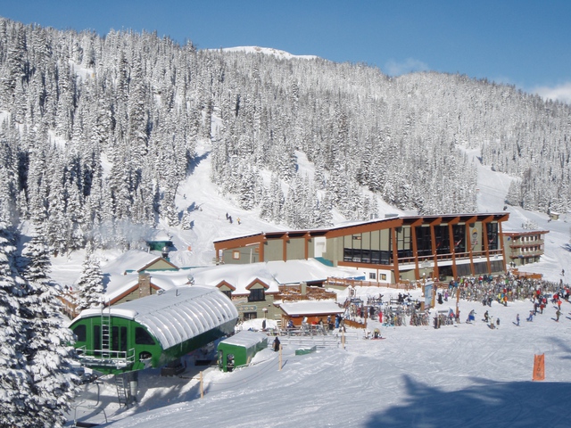 Những khu nghỉ dưỡng nổi bật ở Canada dành cho những người thích chơi trượt tuyết- Ảnh 2.