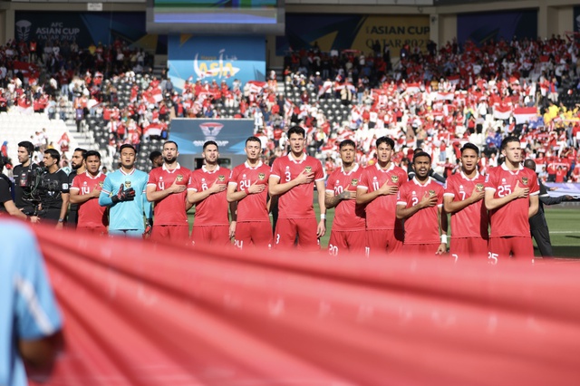Báo Indonesia hoảng hốt khi mặt sân Bung Karno vàng úa trước trận quyết đấu đội tuyển Việt Nam- Ảnh 2.