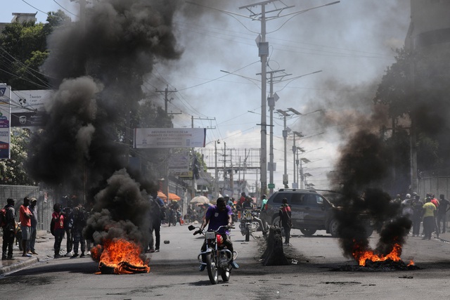 Đấu súng dữ dội gần dinh tổng thống Haiti- Ảnh 2.