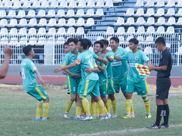 The fierce match between Can Tho University and Tra Vinh University, the most equally matched teams in the Southwest region - Minh Tan