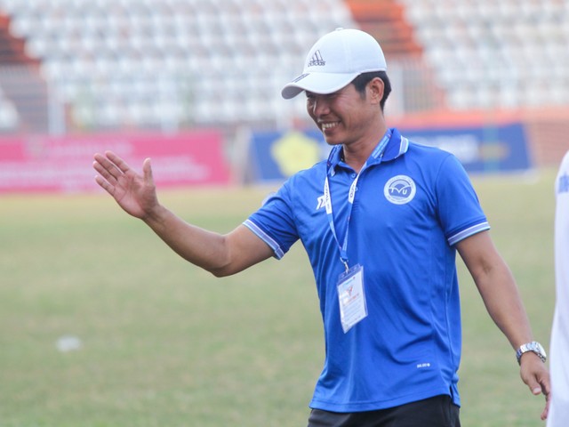 In the middle of the second half, coach Tram Quoc Nam’s adjustment brings 2 straight goals to the Tra Vinh University team - Minh Tan