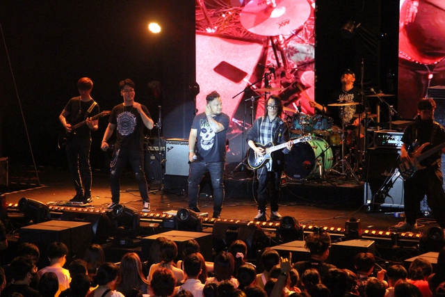 'VNLE Concert – Just Rock': Nơi tình yêu rock hội ngộ- Ảnh 1.
