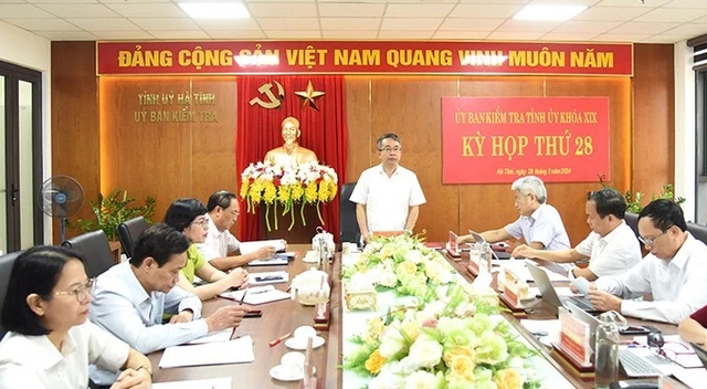 Khai trừ Đảng một giám đốc trung tâm cấp huyện ở Hà Tĩnh- Ảnh 1.