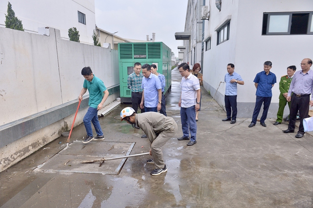 Sông Bắc Hưng Hải bị đầu độc suốt ngày đêm: Vạch trần hành vi xả thải trộm- Ảnh 4.