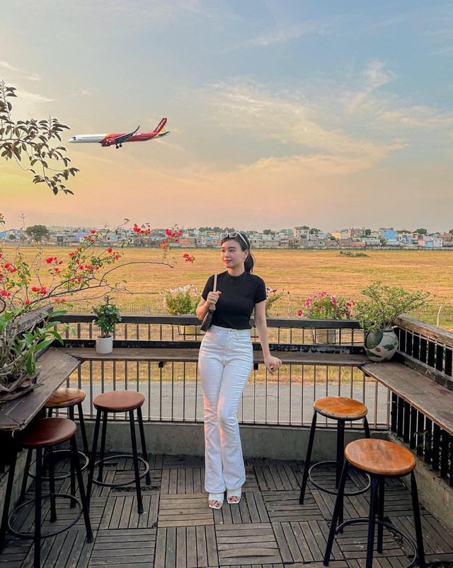 Các quán cà phê ngắm máy bay cực xịn sò tại Sài Gòn- Ảnh 2.