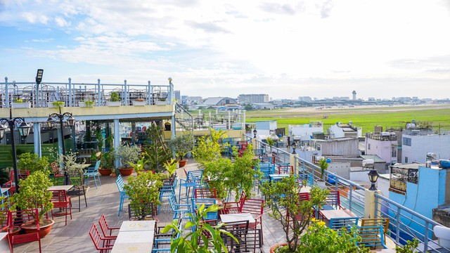 Các quán cà phê ngắm máy bay cực xịn sò tại Sài Gòn- Ảnh 5.