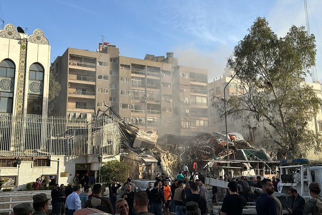 Israel tấn công vào thủ đô Syria, phá hủy tòa nhà cạnh Đại sứ quán Iran?- Ảnh 1.