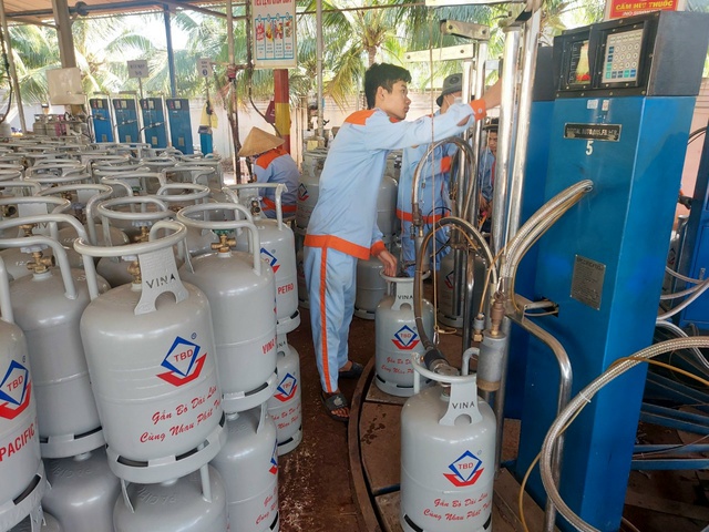 Tháng 4: Gas giảm 5.000 đồng/bình 12kg sau 3 tháng tăng liên tiếp- Ảnh 1.