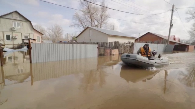 Nước lụt tại thành phố Orenburg, Nga ngày 9.4